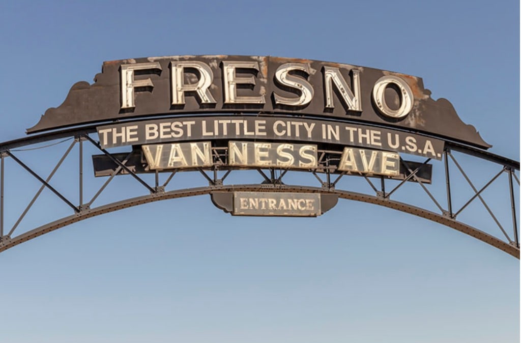 Arco histórico de Fresno en Van Ness Avenue