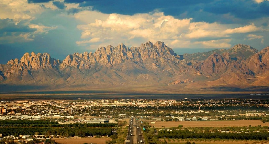 Montañas Organ y la carretera hacia Las Cruces